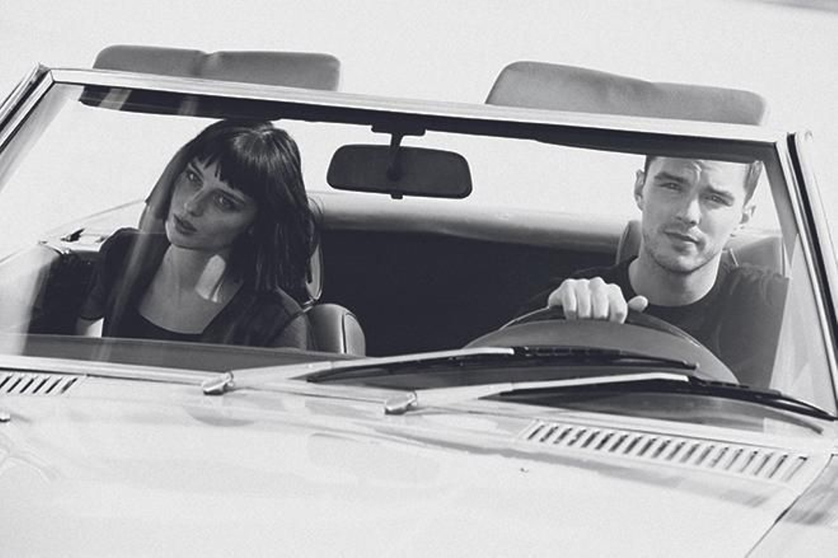 Alice Pagani y Nicholas Hoult para Emporio Armani