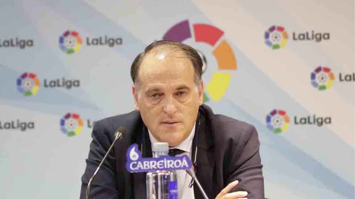 Javier Tebas, presidente de LaLiga, celebra que se reanude el fútbol en Alemania