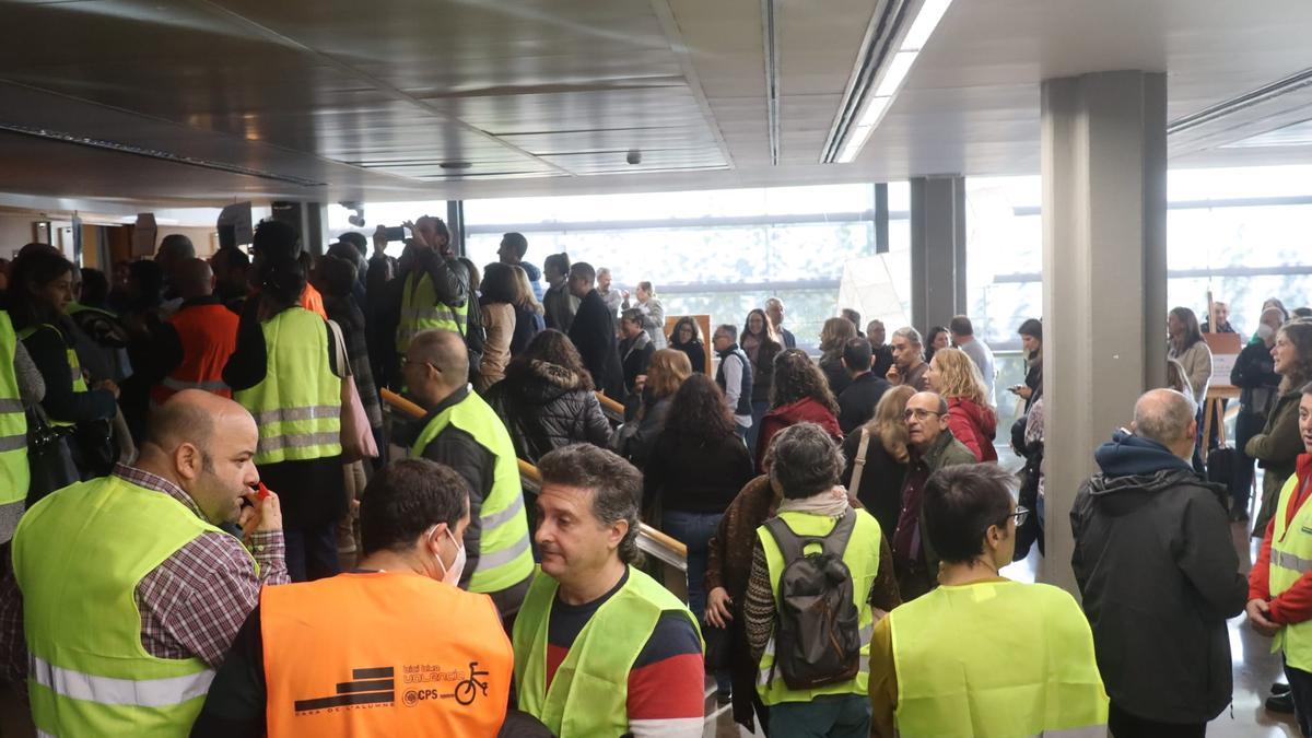 Una protesta del cuerpo de informáticos en uno de los claustros de la Universitat Politécnica de València