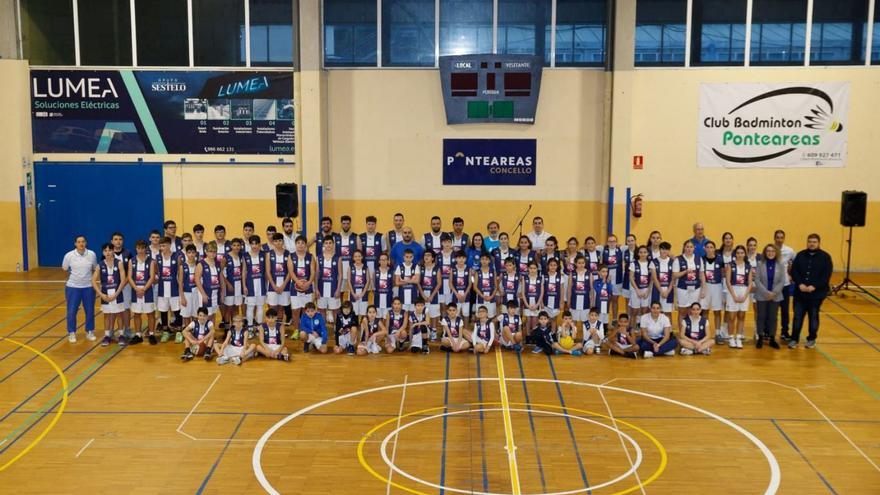 Foto de familia del Club Baloncesto Condado en la celebración de su 40 aniversario.  | // D.P.