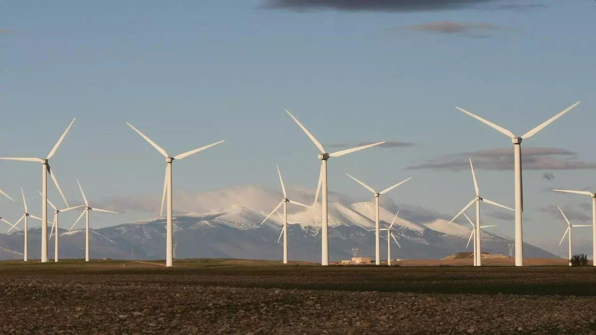 Parque eólicos Los Visos, propiedad del grupo Samca y uno de los que nutrirán de energía al campus de datos de Luceni.