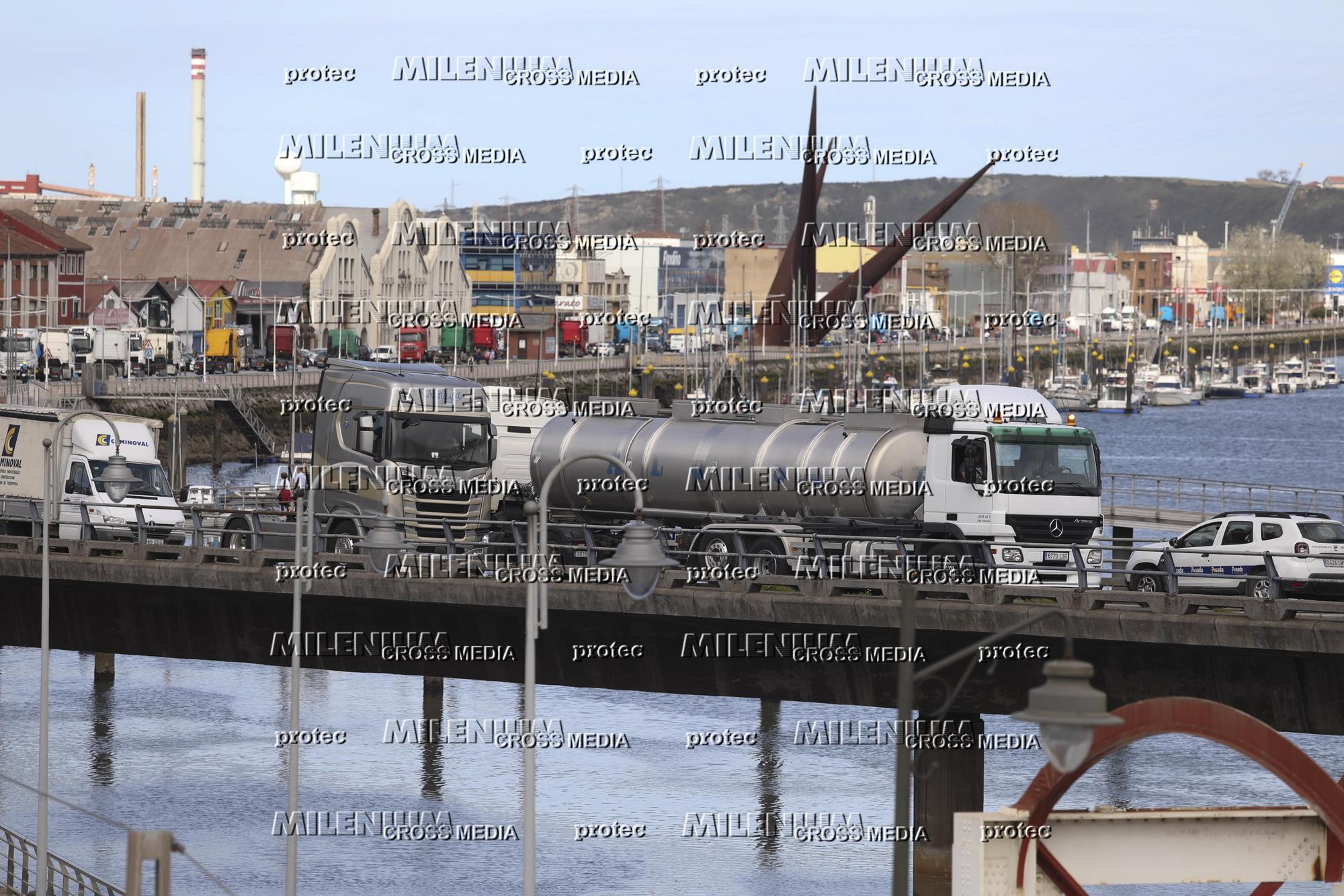 EN IMÁGENES: Así está siendo el paro del transporte en Asturias