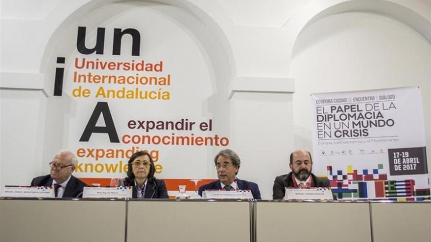 Rosa Aguilar clausura en Sevilla &#039;Córdoba, ciudad de encuentro y diálogo&#039;