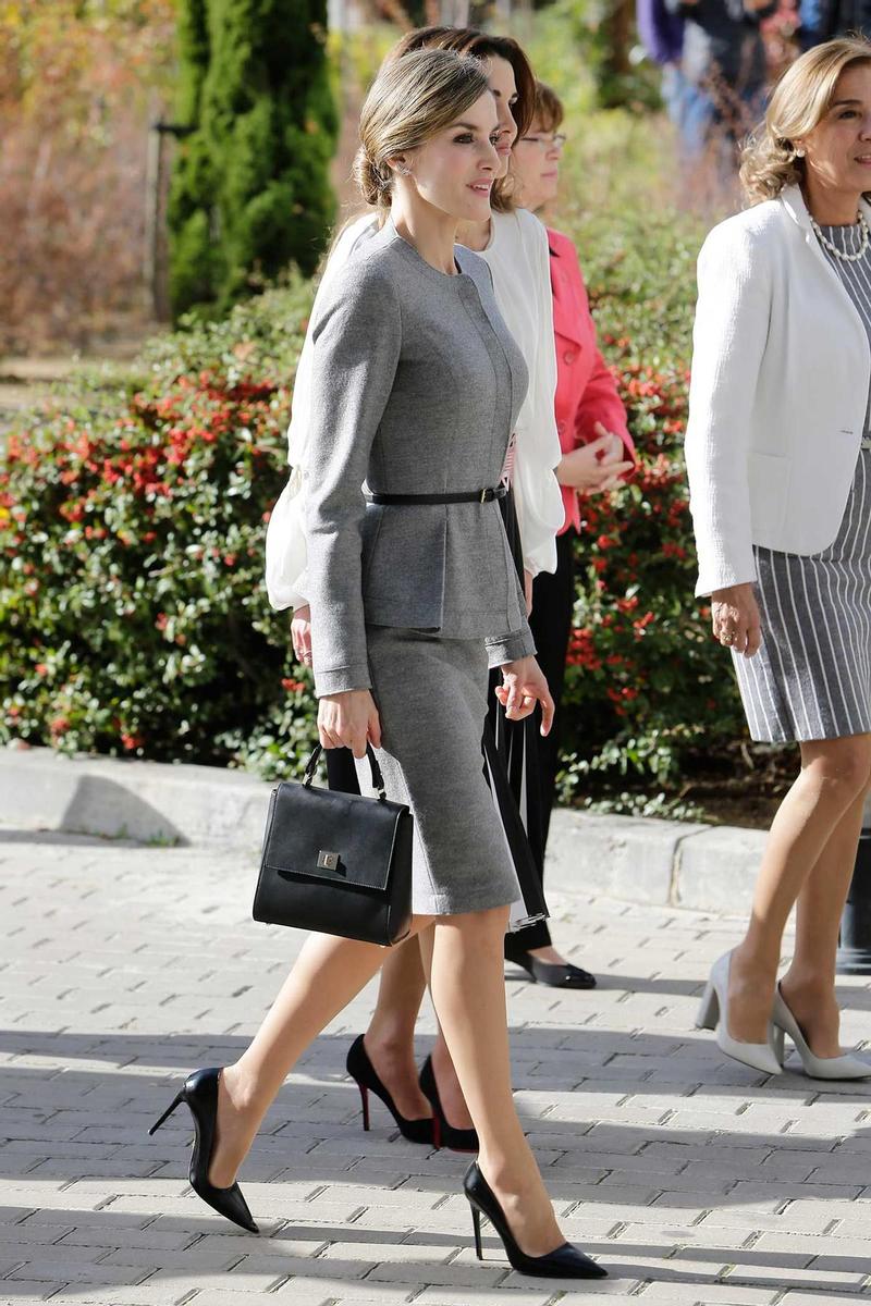 Letizia Ortiz, estilo lady, en el Centro de Biología Molecular “Severo Ochoa”