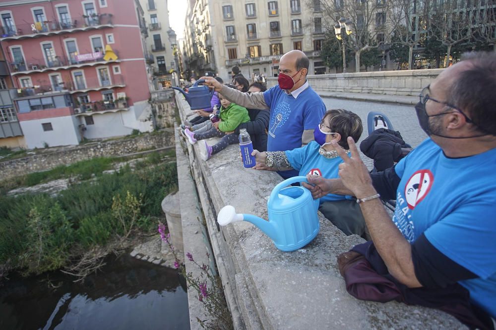 «Palanganada» al pont de Pedra per reivindicar un major cabal al Ter