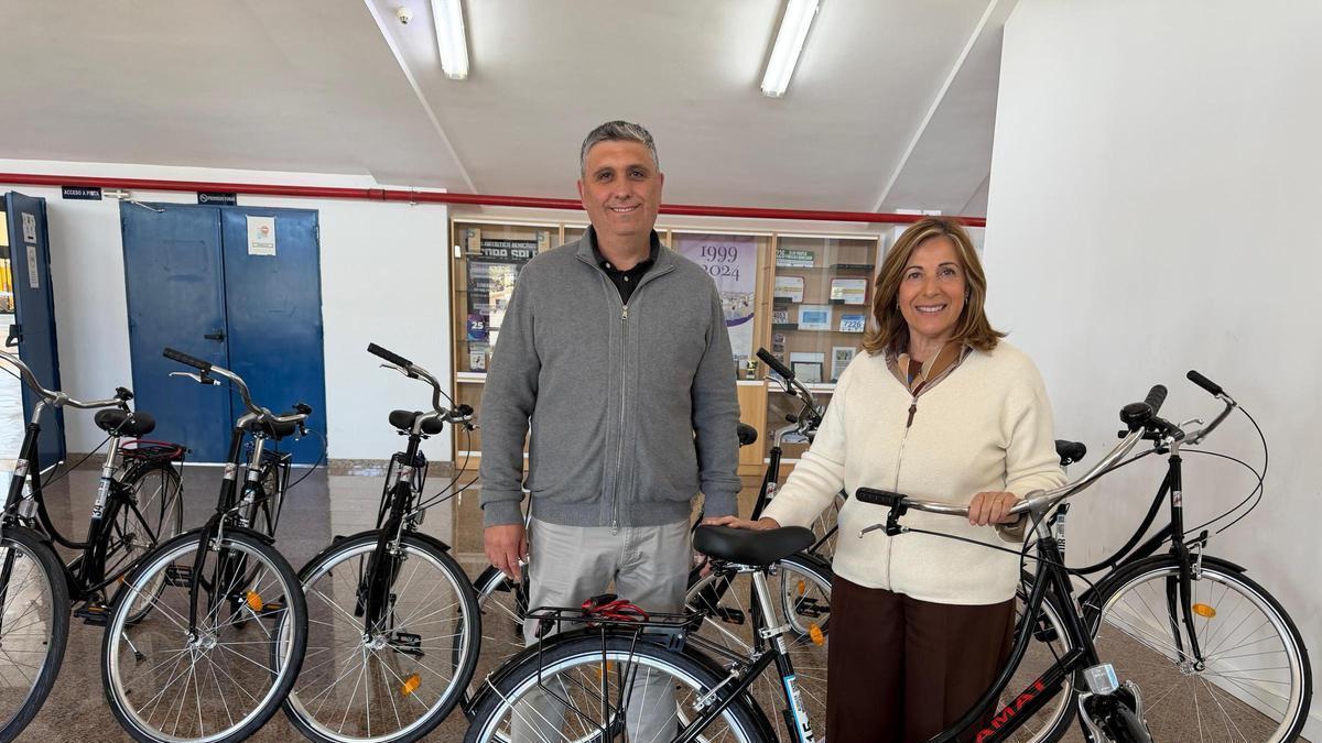 Benicàssim renueva su flota con más de 40 bicicletas de préstamo