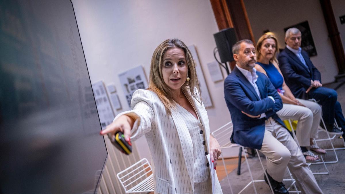 La consejera de la Sociedad de Desarrollo, en la presentación de los bonos consumo de La Rosa, en mayo.