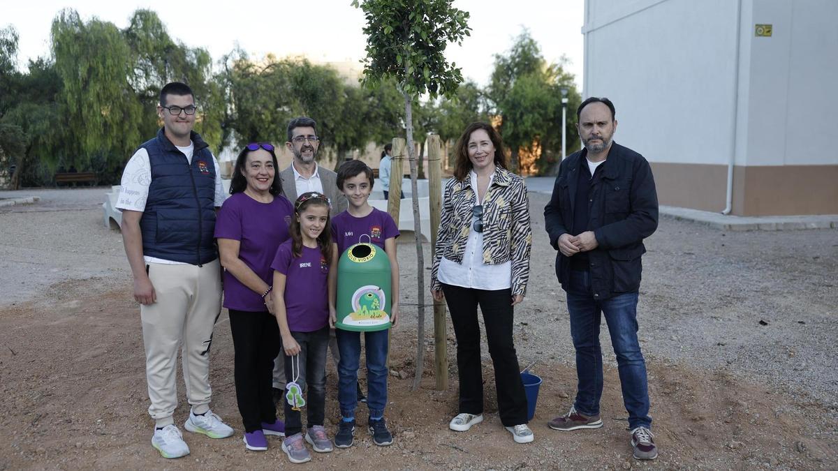 Ecovidrio, el Ayuntamiento de Benaguasil y la Generalitat Valenciana han realizado una plantación de árboles junto al Antiguo Ateneo Musical tras ganar de nuevo éste la campaña ‘La Plantà del Vidre’.