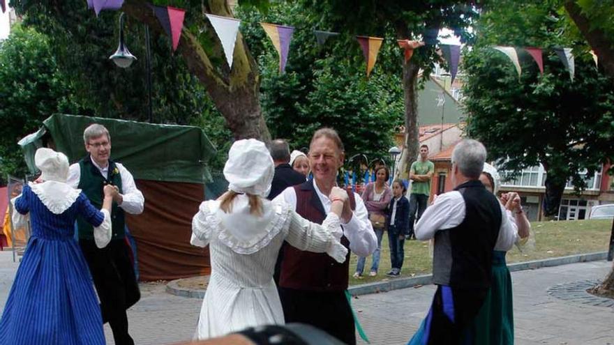 La banda de música y danza &quot;Danswyr Gwerin Penyfai&quot; de Gales.