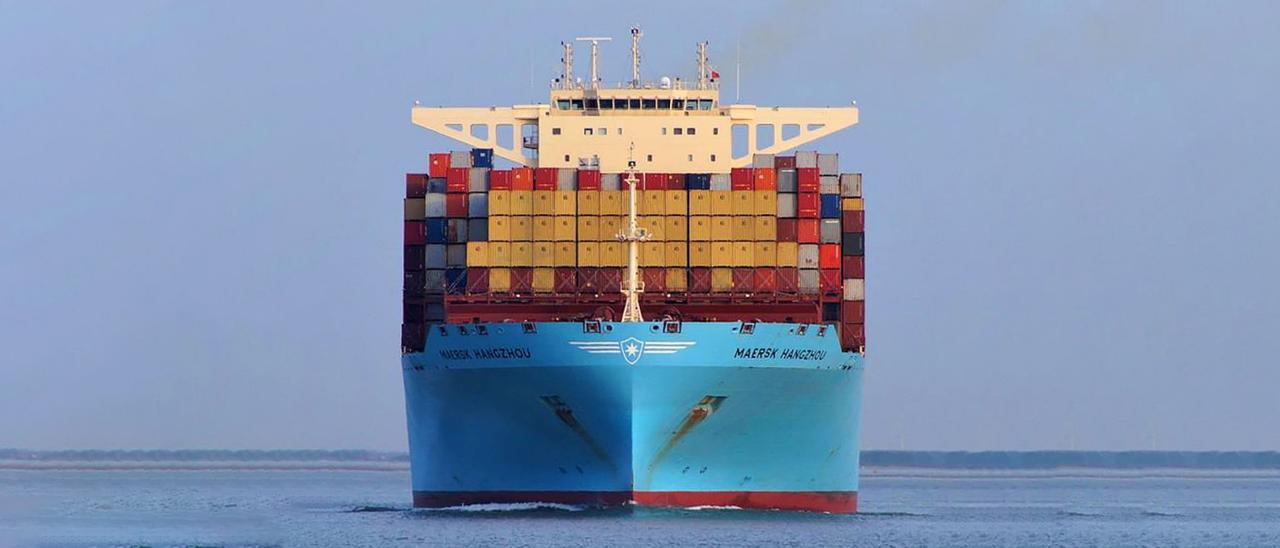 El mercante “Maersk  Hangzhou”, atacado por milicias hutíes.