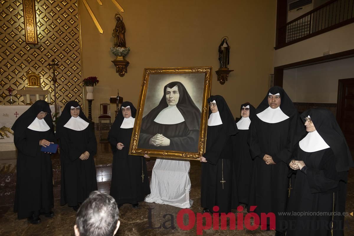 Así ha sido el traslado del cuatro y la reliquia de Santa Teresa de Jornet desde el Asilo hasta la Parroquia de la Concepción en Caravaca
