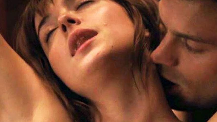 Jamie Dornan revela qué le susurra a Dakota Johnson en las escenas de sexo