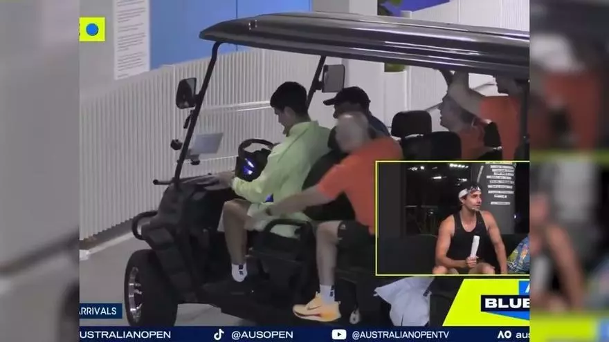 Después de 5 horas de guerra… Alcaraz se va en carrito