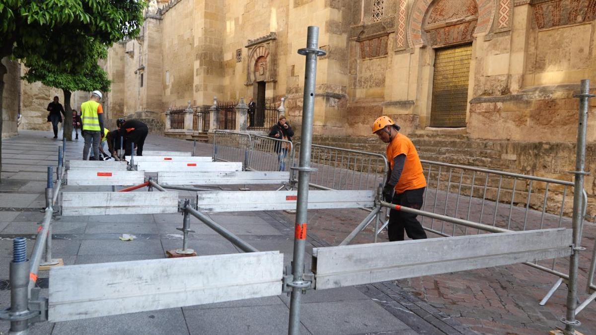 Comienza el montaje de los palcos de la carrera oficial de Semana Santa en Córdoba
