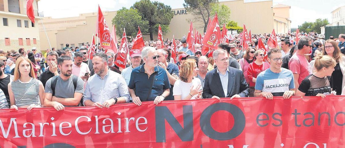 Cabecera de la manifestación que el pasado mes de junio recorrió las calles de Vilafranca por la continuidad de la empresa.