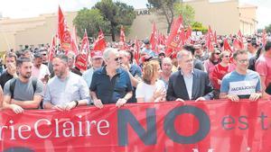 Cabecera de la manifestación que el pasado mes de junio recorrió las calles de Vilafranca por la continuidad de la empresa.