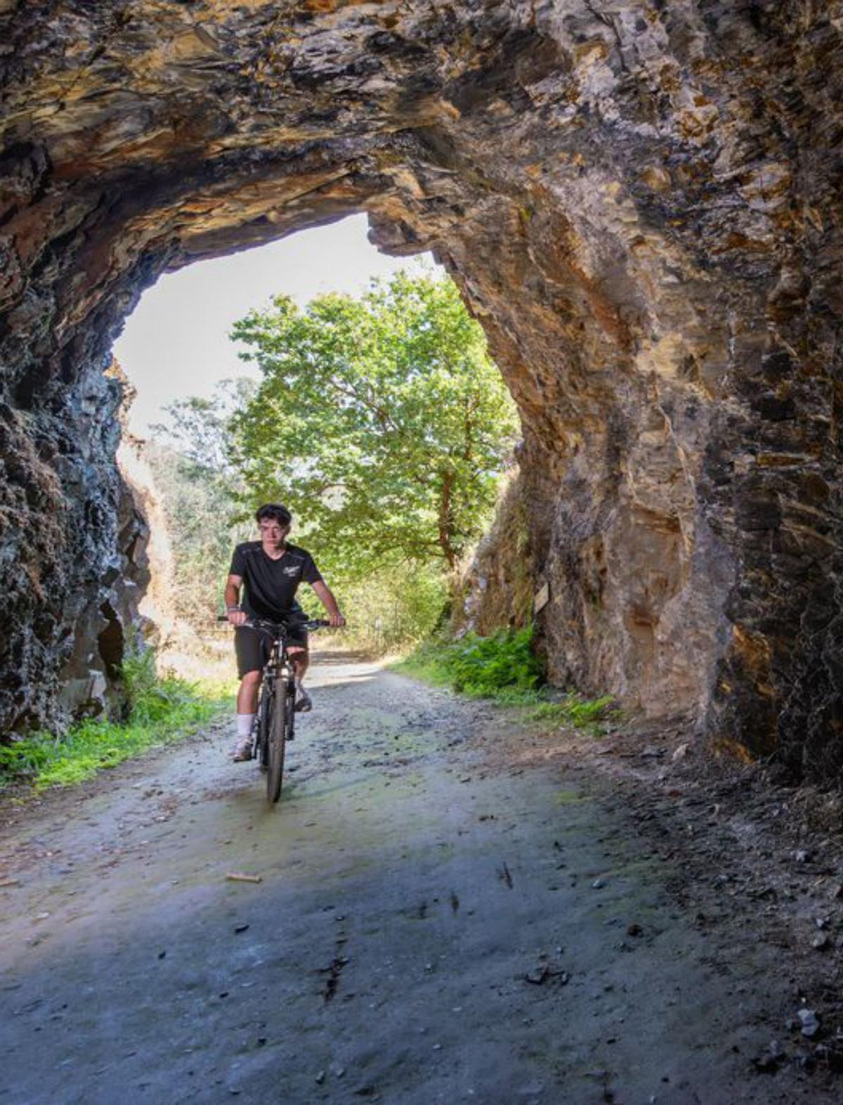 Raíles dormidos, senderos vivos