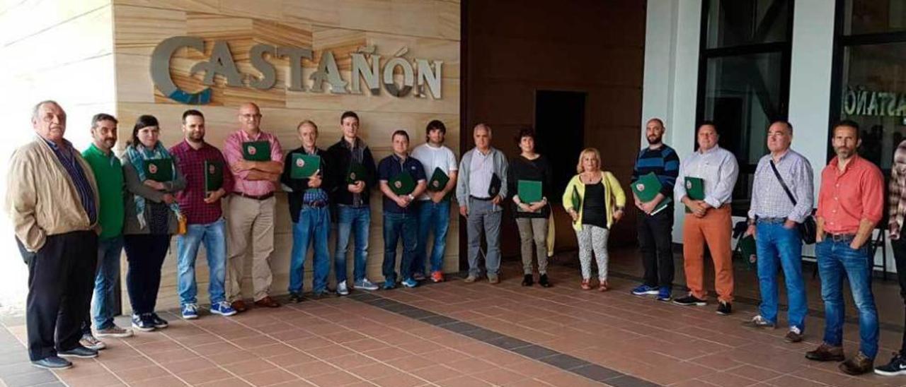 Profesores, alumnos y organizadores, ayer, en la inauguración del curso en Villaviciosa.