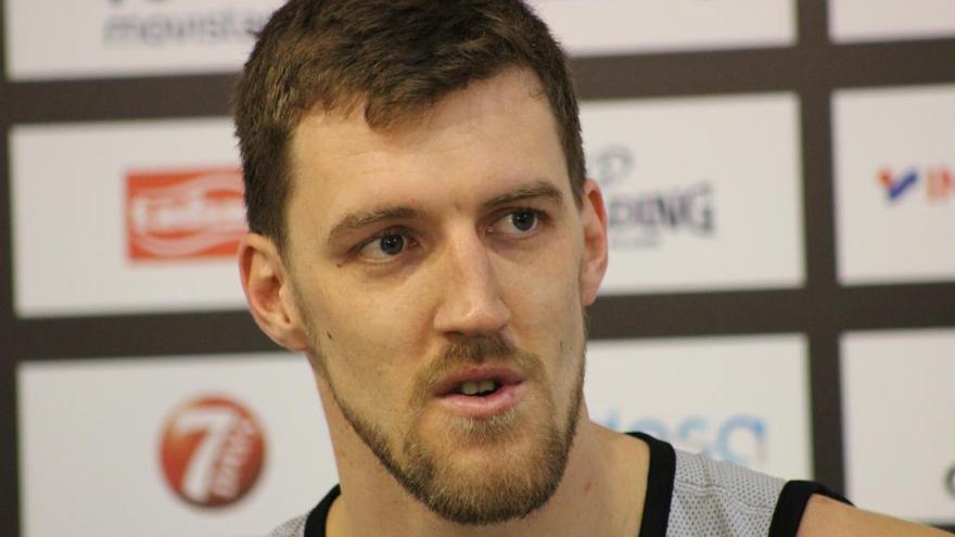 Kuzmic se encuentra &quot;estable&quot; dentro de la gravedad