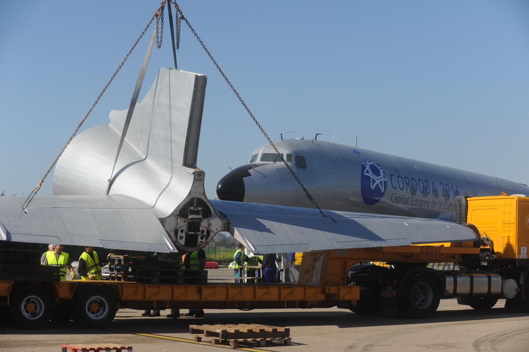 Así fue el multitudinario traslado del avión de Miraflores por el centro de Córdoba