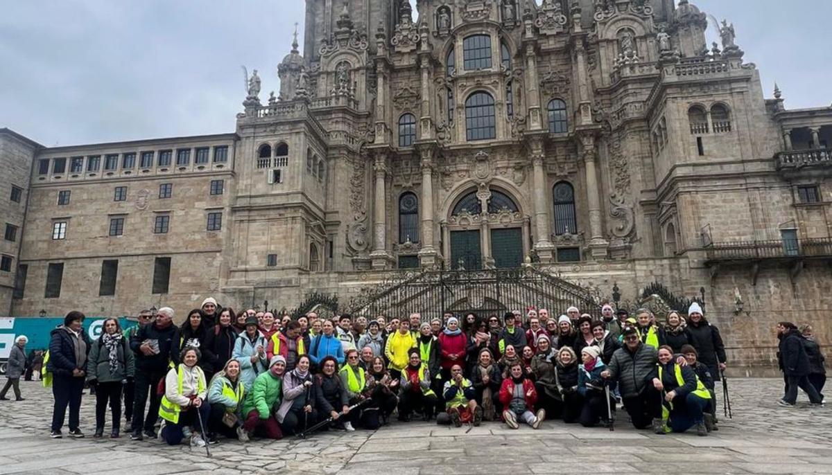Los vilanoveses ante la Catedral de Santiago. | FdV