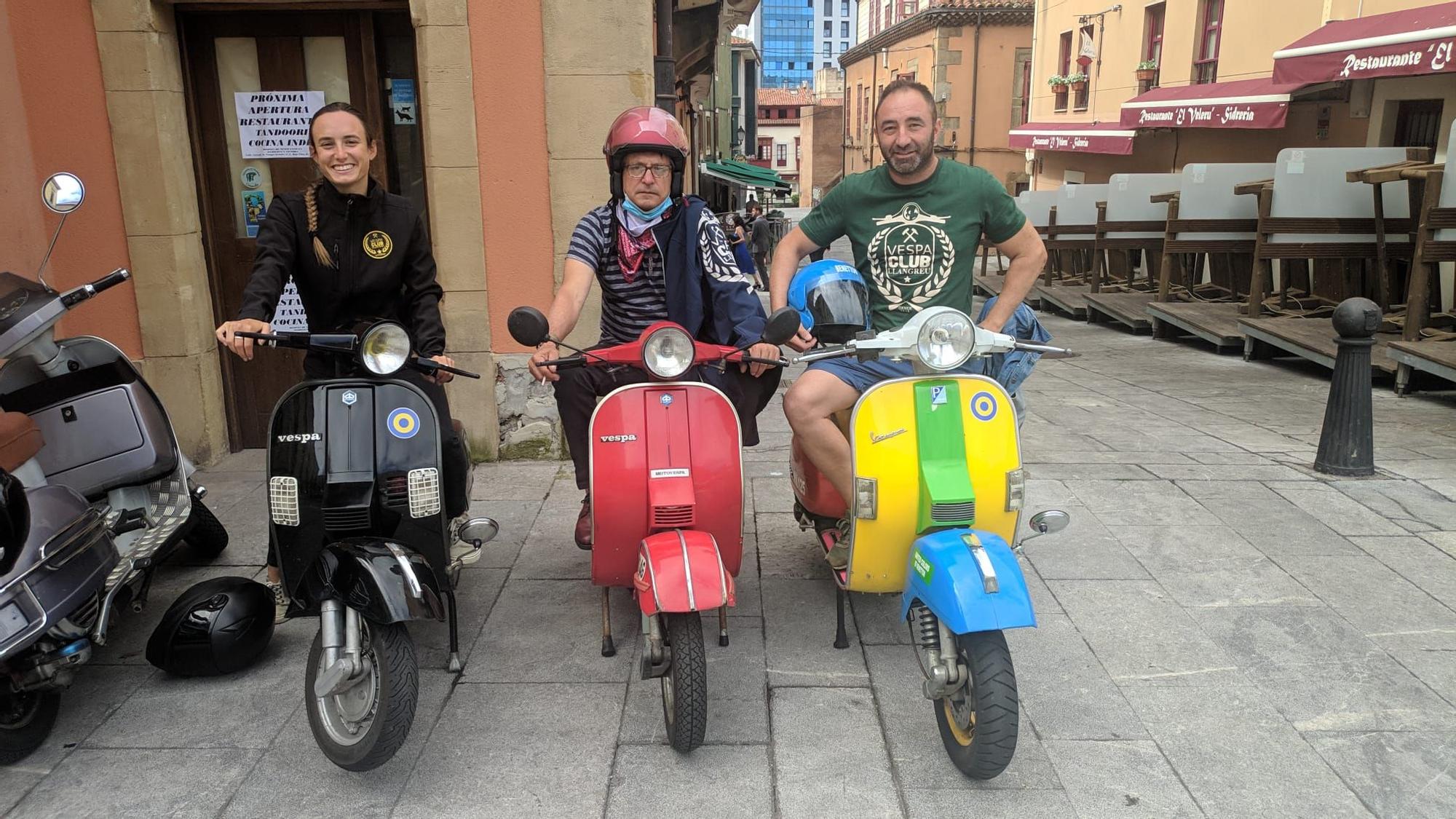 Vespas y Lambretas colorean Gijón