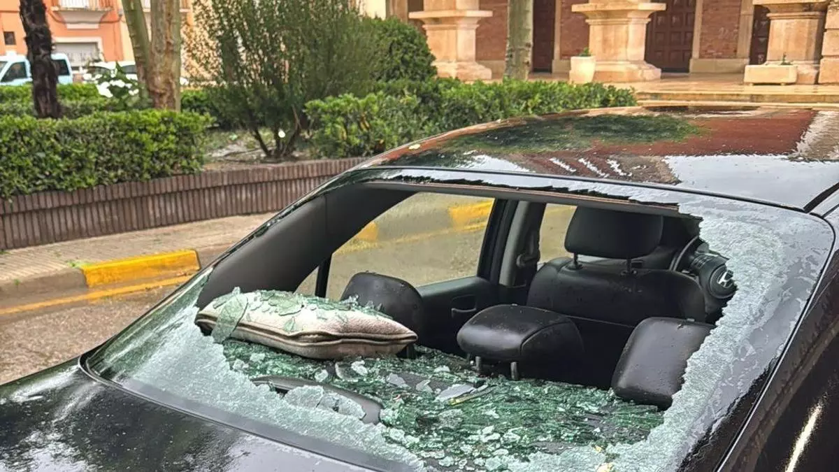 Granizada en Aragón: tejados agujereados, lunas rotas y "bolas de 5 o 6 centímetros"