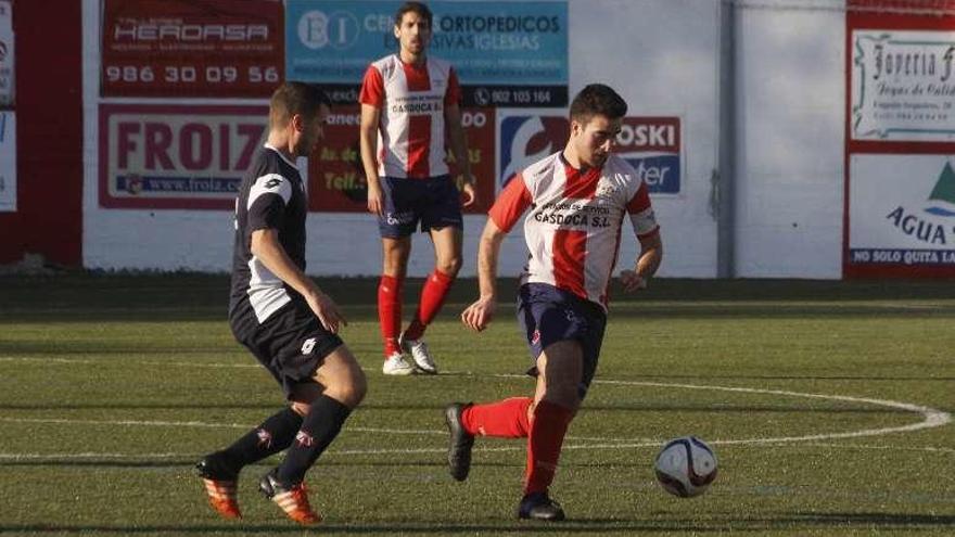 Un partido anterior del Alondras juvenil. // Santos Álvarez