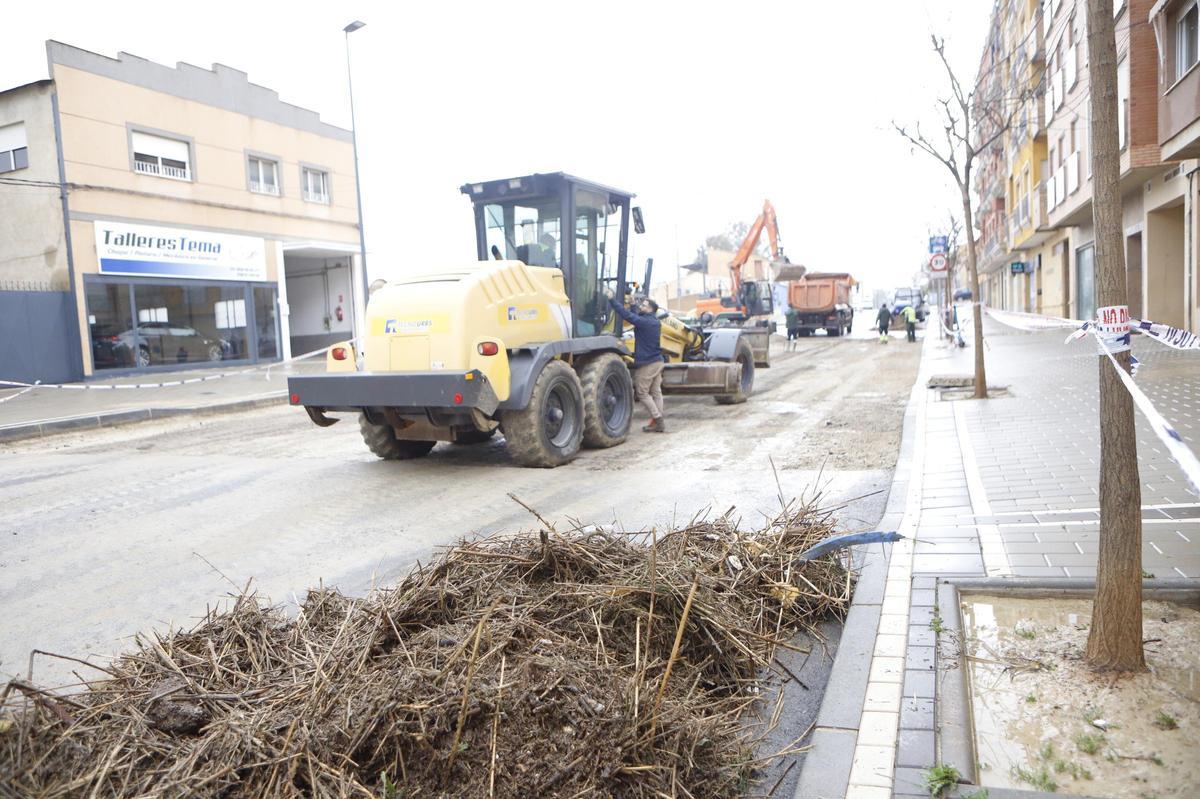 Trabajos de limpieza tras la dana del pasado mes de marzo.