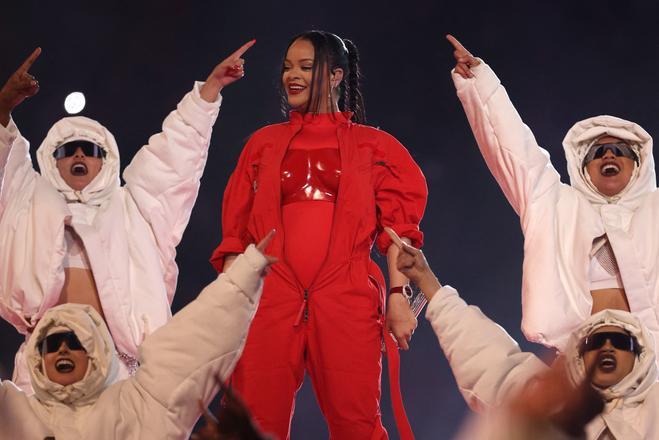 Así ha sido la espectacular actuación de Rihanna en la Super Bowl