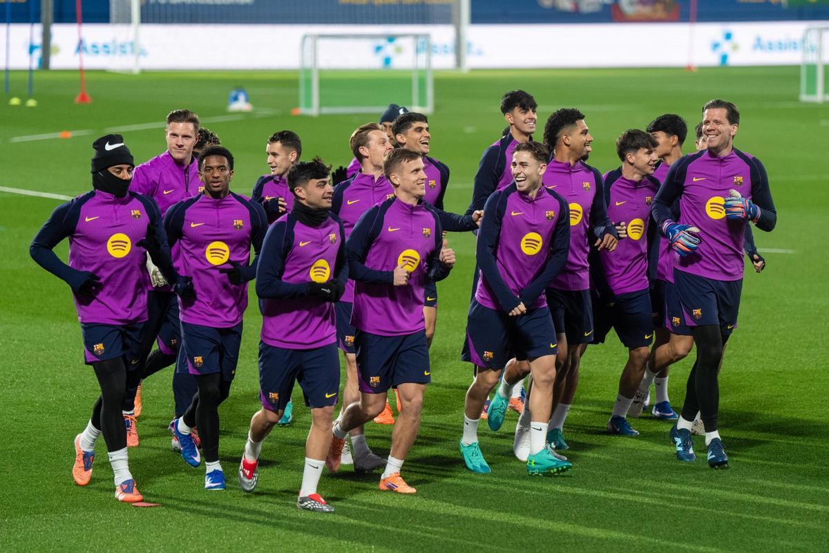 Momento durante el entrenamiento de puertas abiertas del Barça