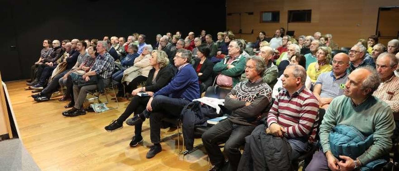 Asistentes al Club FARO, ayer, en el auditorio del MARCO. // Ricardo Grobas