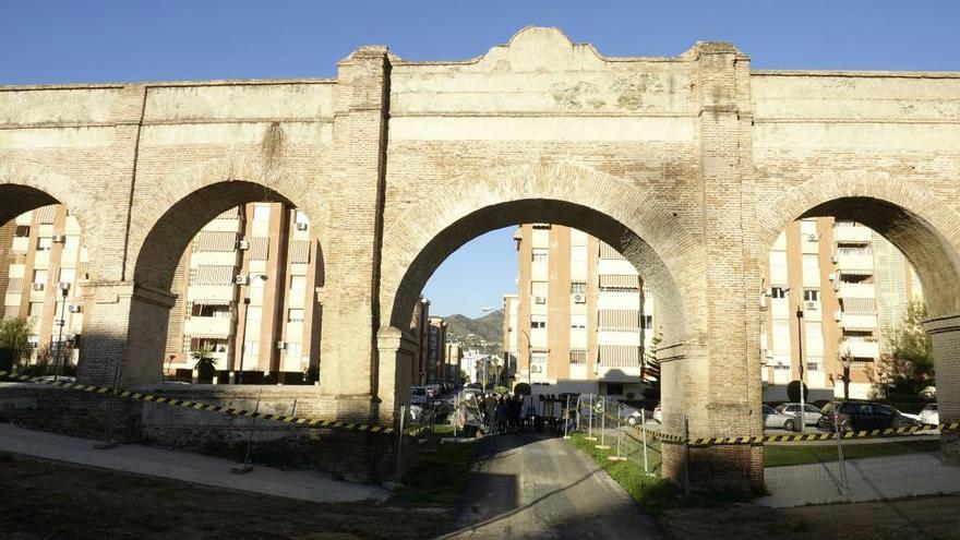 Imagen de los restos del Puente de los Once Ojos del acueducto de San Telmo, obra de José Martín de Aldehuela, que también levantó el Puente Nuevo sobre el Tajo de Ronda.