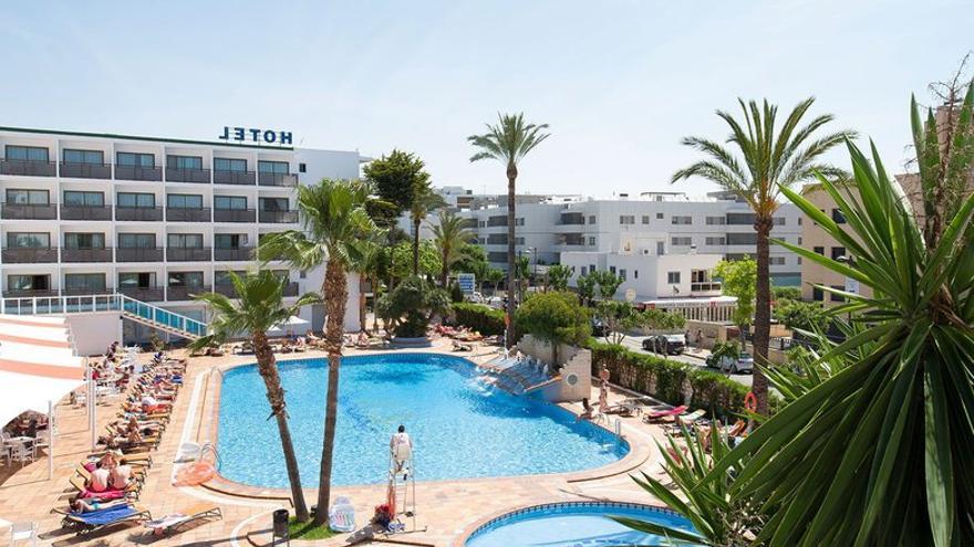 Playasol Ibiza Hotels, principal cadena y líderes en Ibiza, dispone de 37 hoteles y apartamentos, 35 de ellos ubicados en Ibiza y dos en Mallorca.
