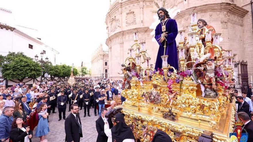 La banda de La Salud de Córdoba, con el Cautivo de San Pablo de Sevilla