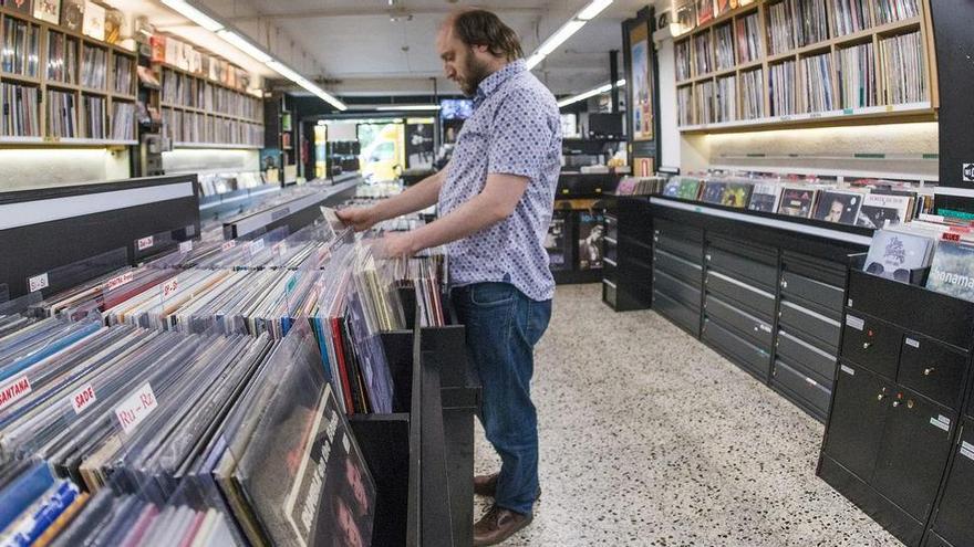 La consellera de Cultura anuncia que les botigues de discos podran obrir els dissabtes