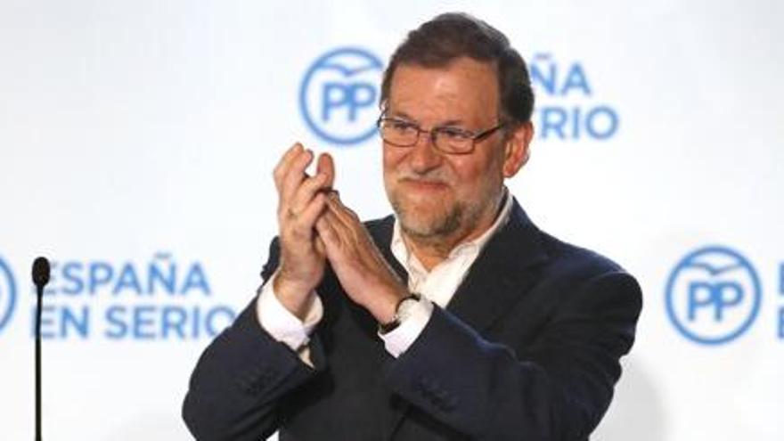 Rajoy &quot;intentarà&quot; formar un &quot;govern estable&quot; i assumeix que caldrà &quot;parlar molt i dialogar més&quot;