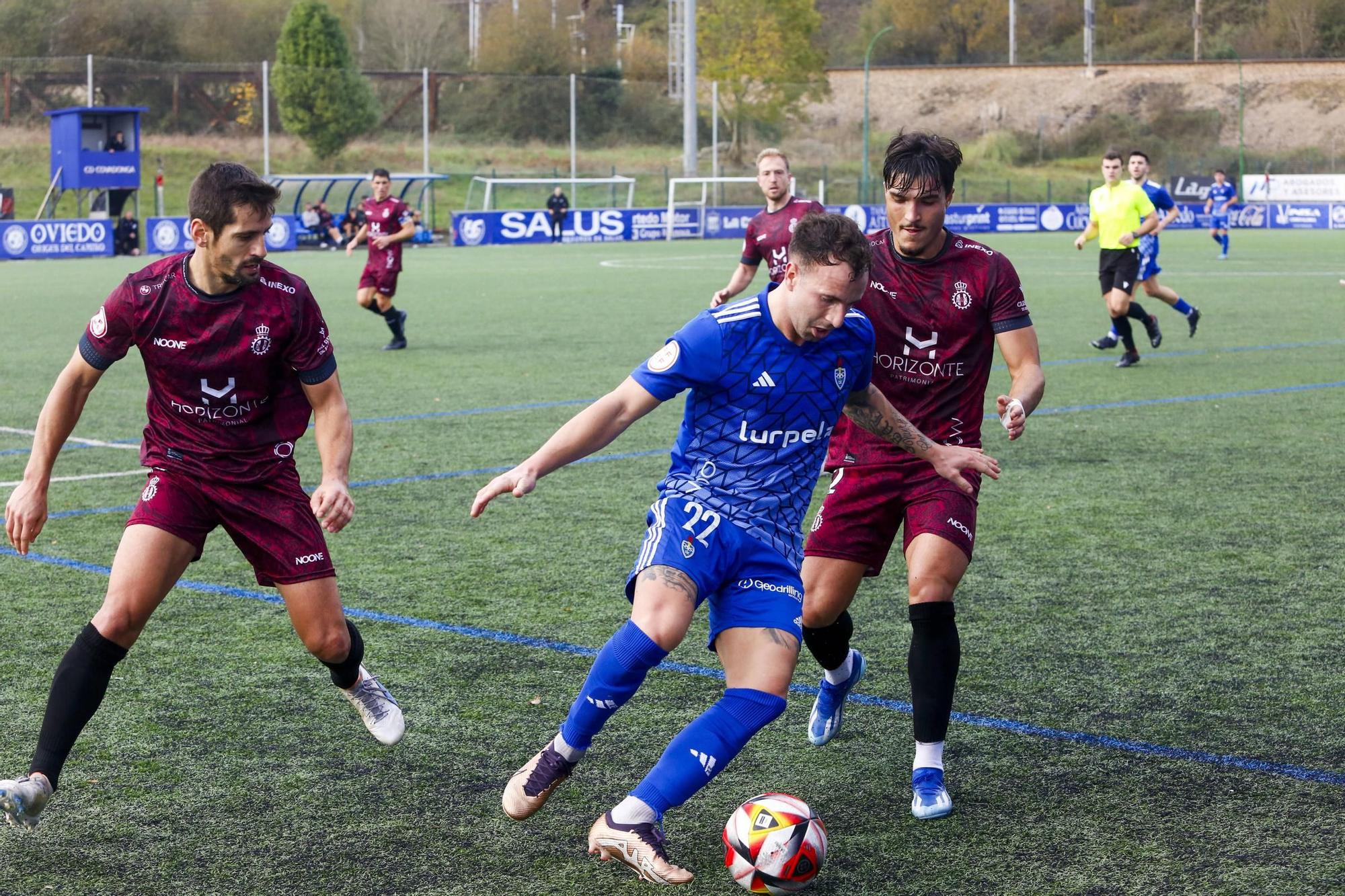 Las imágenes de la victoria del Avilés en el campo del Covadonga: segunda consecutiva de los blanquiazules