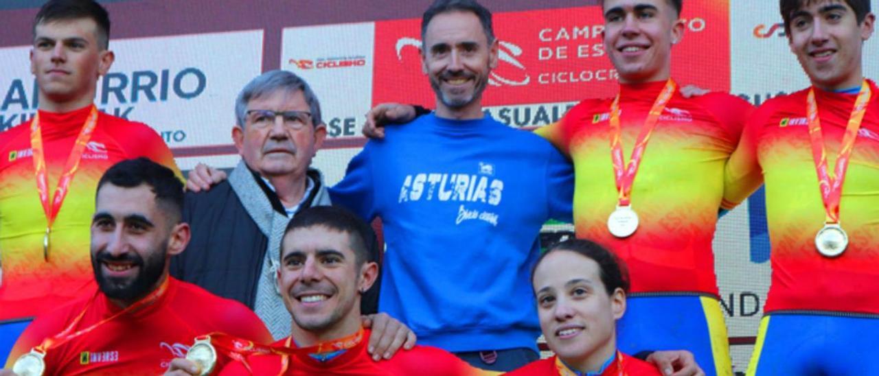 El equipo de Asturias que logró la medalla de oro por equipos. |