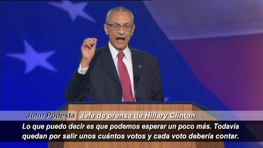 Hillary Clinton evita dar el discurso de la derrota