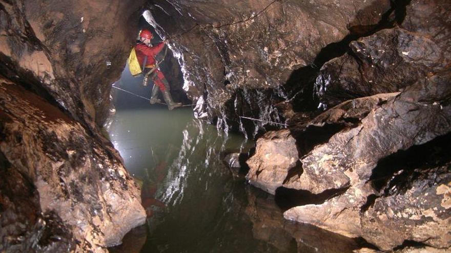 Una cueva del paraje Alfaguara del Cinojal.