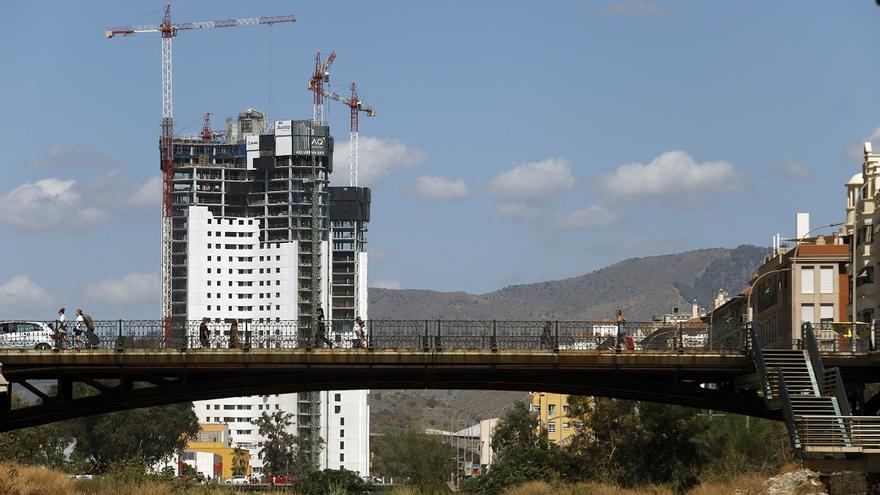 La escalada del precio de la vivienda en Málaga y el alza del Euríbor lastran al comprador local en un mercado disparado