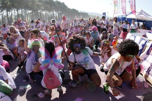 Samil se tiñe de múltiples colores con la Holi Run