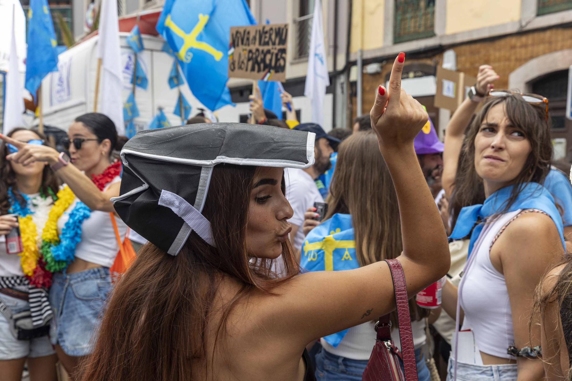 EN IMÁGENES: Ambientazo en la fiesta de Les Piragües por el Descenso Internacional del Sella.