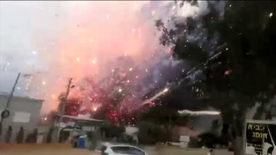 Dos fallecidos en el incendio de una fábrica de fuegos artificiales en Israel