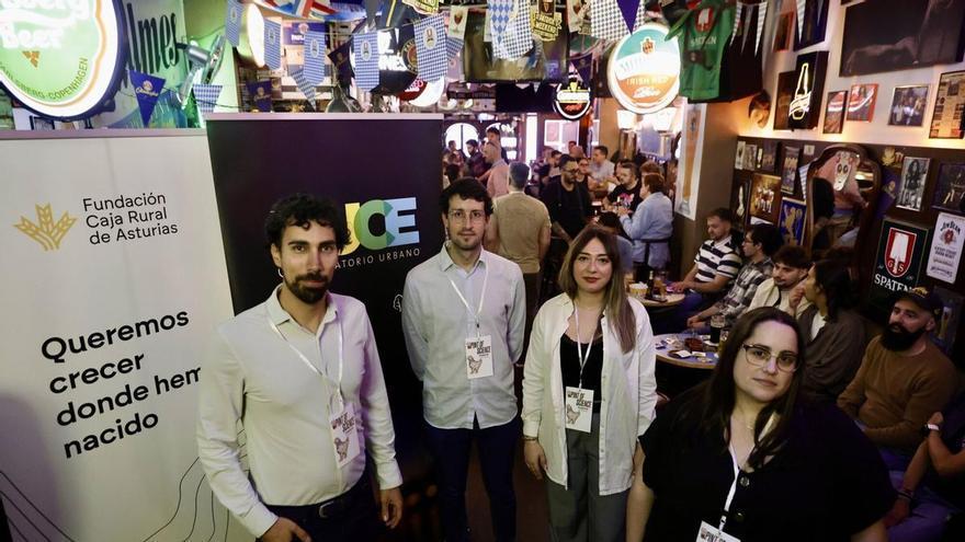 Los investigadores llenan las cervecerías de Gijón de divulgación con las conferencias de "Pint of Science"
