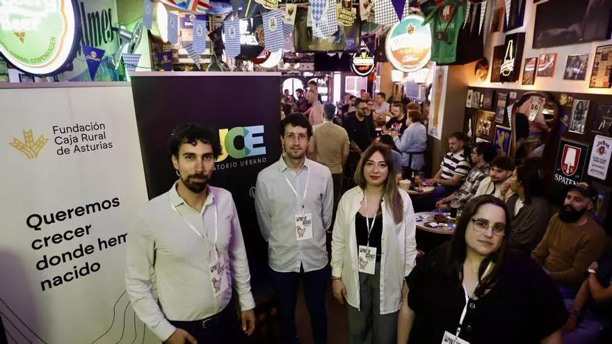 Los investigadores llenan las cervecerías de Gijón de divulgación con las conferencias de "Pint of Science"