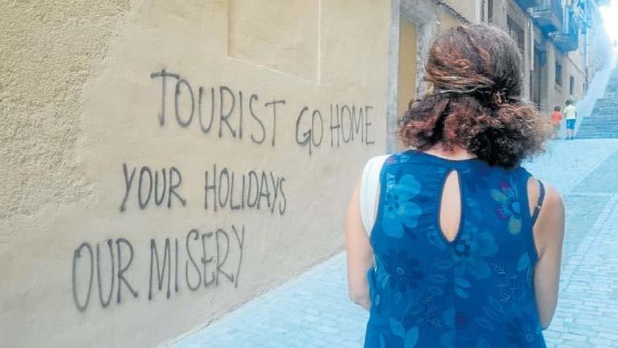 Una pintada al Barri Vell, en anglès, contra els turistes
