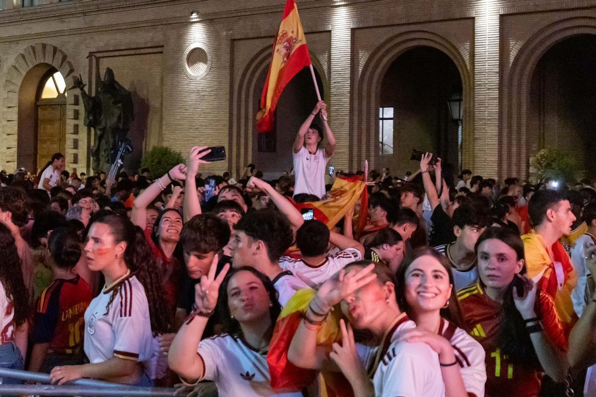 En imágenes | Zaragoza celebra la victoria frente a Francia y el pase de España a la final del Mundial