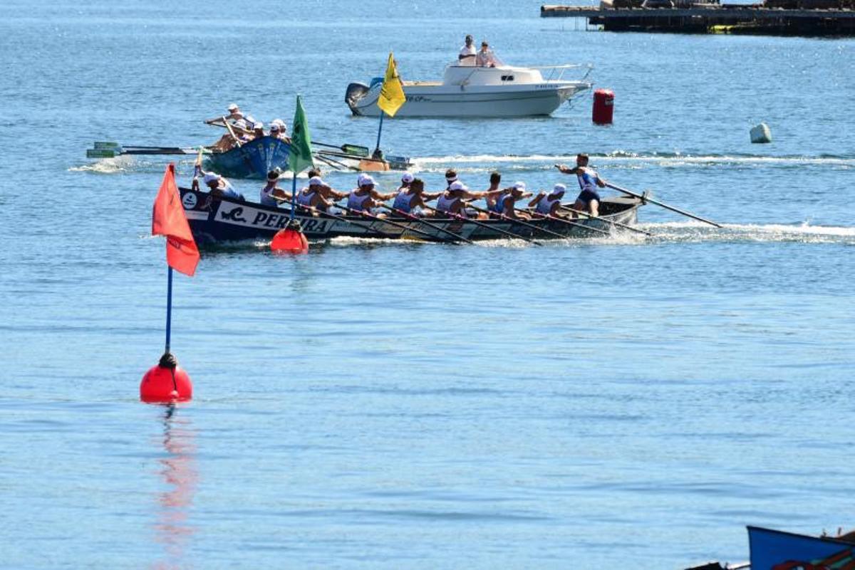 Una regata de Tirán este verano ante su afición, en la final del Campeonato de España de Traineras. |  // GONZALO NÚÑEZ